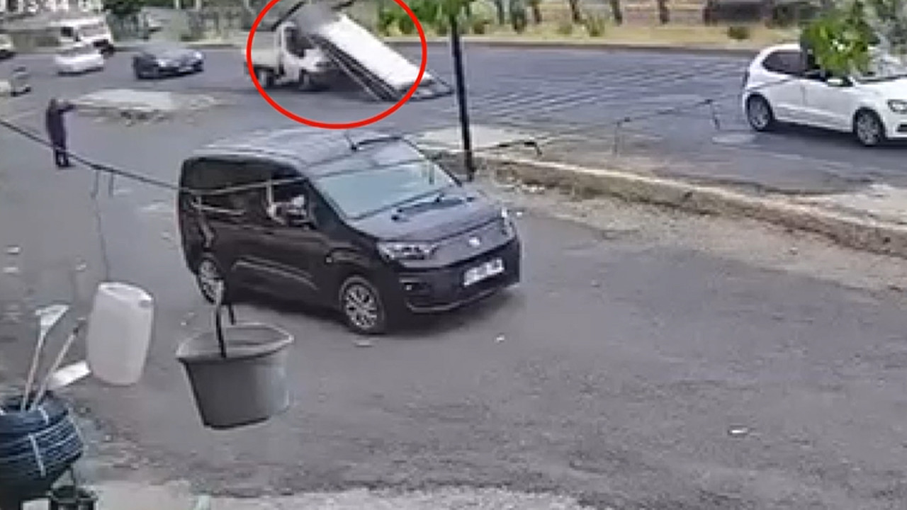 ölümle burun buruna geldiler: Ani fren faciaya ramak getirdi