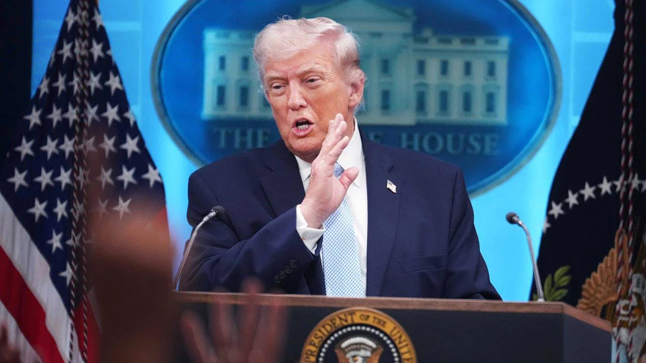 Trump’tan Umman’a açık tehdit: “Çıkarsa, ağır bir şekilde bombalarız”
